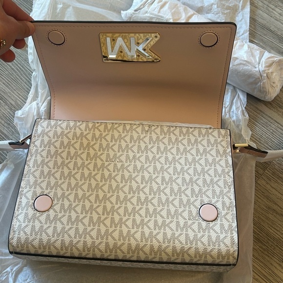 Bnwt MICHAEL KORS gorgeous designer Mimi medium logo messenger handbag. - Picture 4 of 10